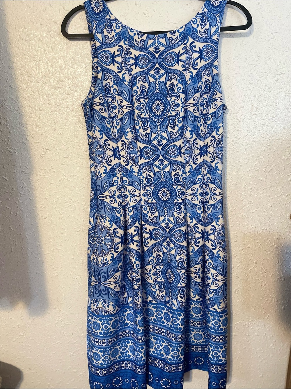 Gabby Skye Blue and White Sleeveless Printed Dress